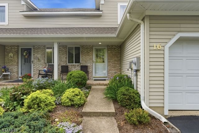16 Pale Star Ct, Hardyston Twp., NJ 07419