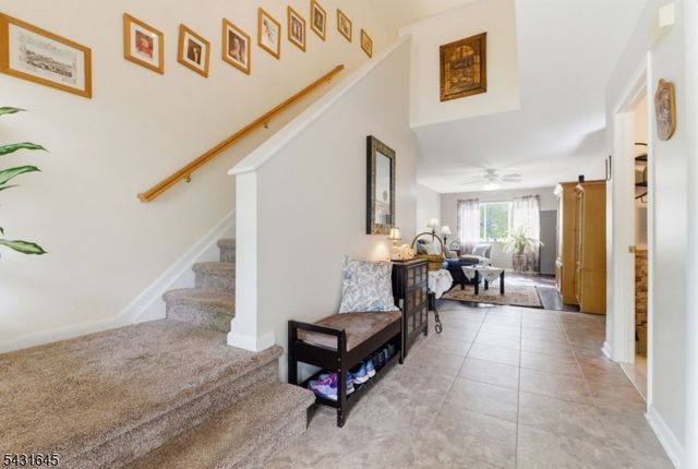 16 Pale Star Ct, Hardyston Twp., NJ 07419