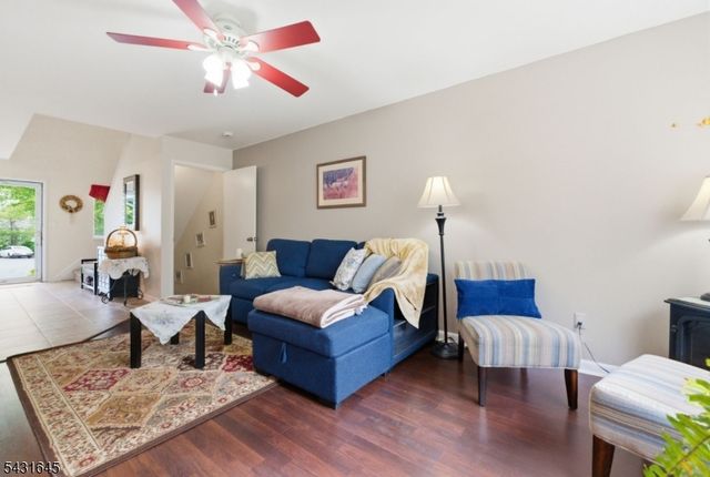 16 Pale Star Ct, Hardyston Twp., NJ 07419