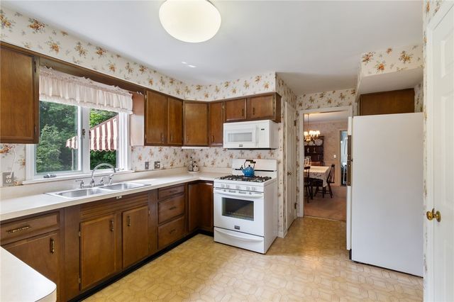 101 Newcastle Road, Rochester, NY 14610