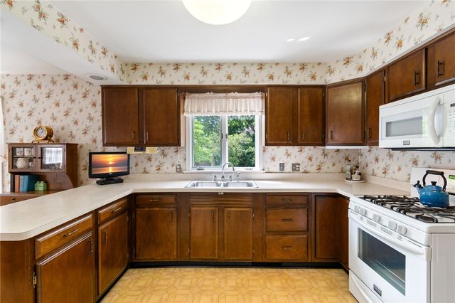 101 Newcastle Road, Rochester, NY 14610