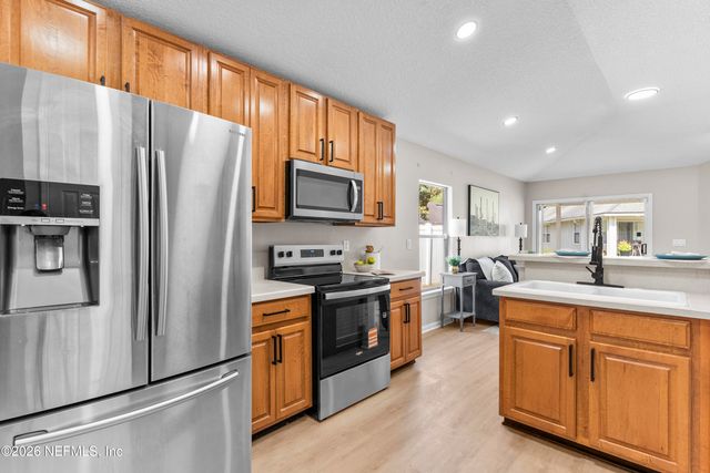 736 BELLSHIRE Drive, Orange Park, FL 32065
