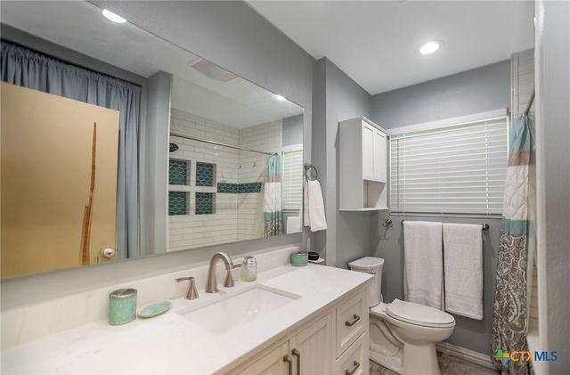 216 Bowie Street, Port Lavaca, TX 77979