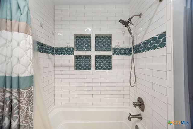 216 Bowie Street, Port Lavaca, TX 77979