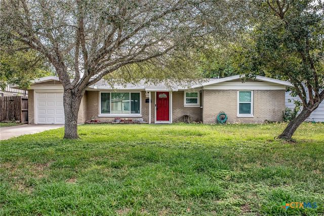 216 Bowie Street, Port Lavaca, TX 77979