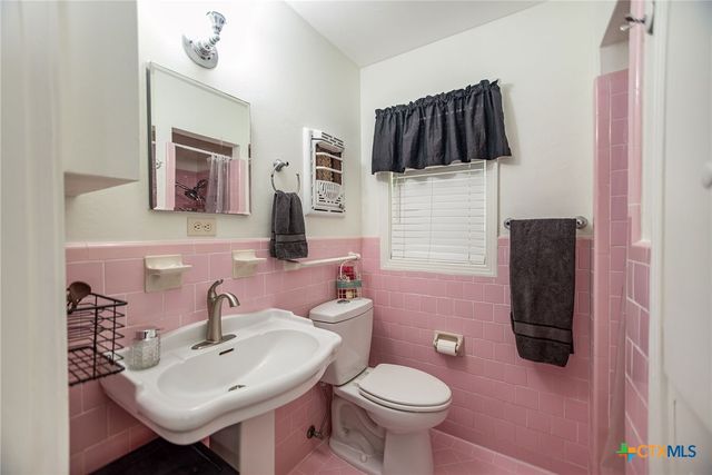 216 Bowie Street, Port Lavaca, TX 77979