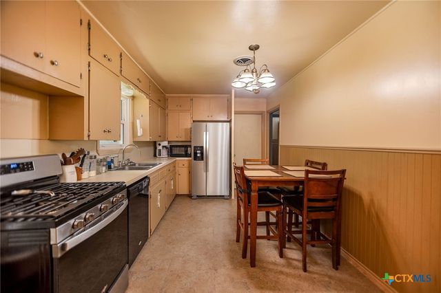 216 Bowie Street, Port Lavaca, TX 77979