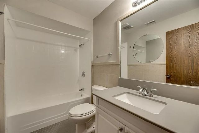 202 S Willomet Drive 2, Dallas, TX 75208