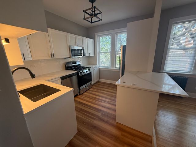 4956 N harding Avenue 2, Chicago, IL 60625