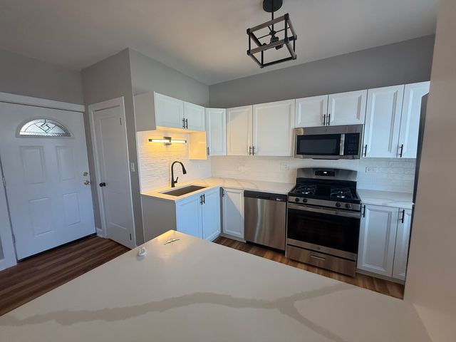 4956 N harding Avenue 2, Chicago, IL 60625