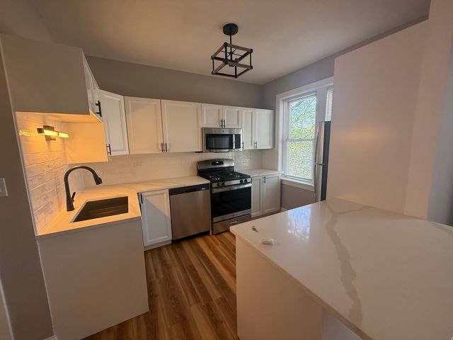 4956 N harding Avenue 2, Chicago, IL 60625