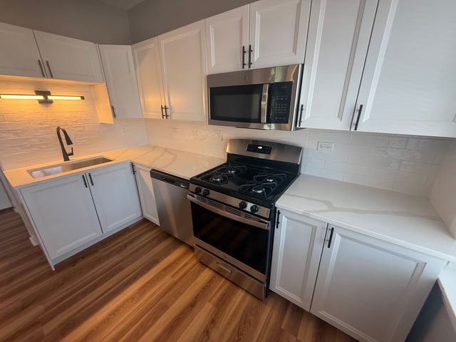4956 N harding Avenue 2, Chicago, IL 60625