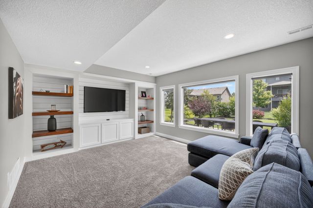 815 NE Elk Run Drive, Waukee, IA 50263