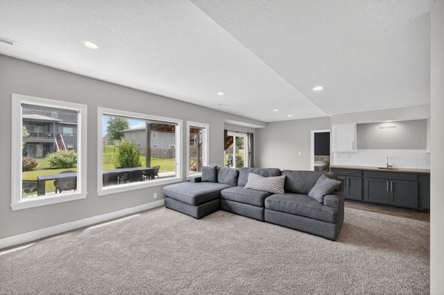 815 NE Elk Run Drive, Waukee, IA 50263