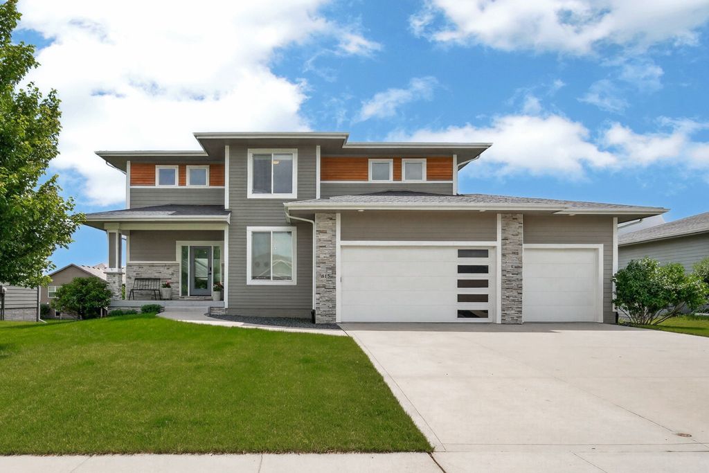 815 NE Elk Run Drive, Waukee, IA 50263