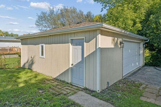 2940 Lake Vista COURT, Racine, WI 53402