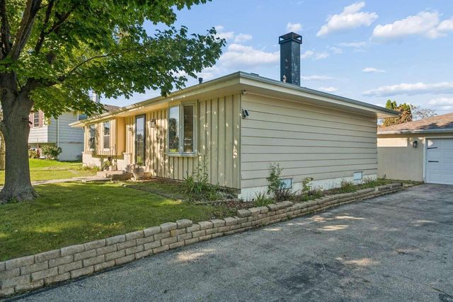 2940 Lake Vista COURT, Racine, WI 53402
