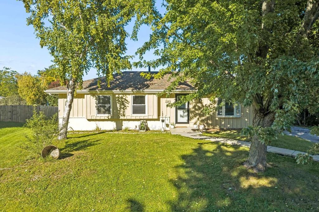 2940 Lake Vista COURT, Racine, WI 53402