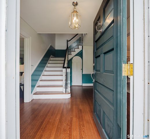 3 Holmewood Lane, New Canaan, CT 06840
