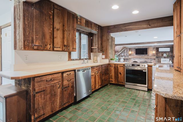 3 Holmewood Lane, New Canaan, CT 06840