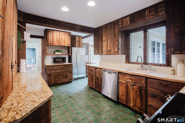 3 Holmewood Lane, New Canaan, CT 06840