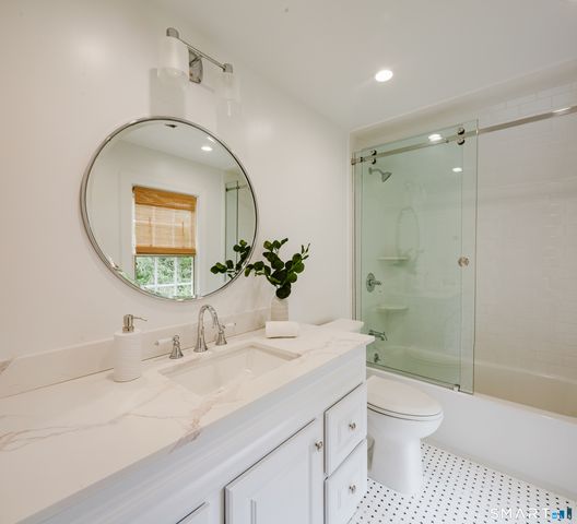 3 Holmewood Lane, New Canaan, CT 06840