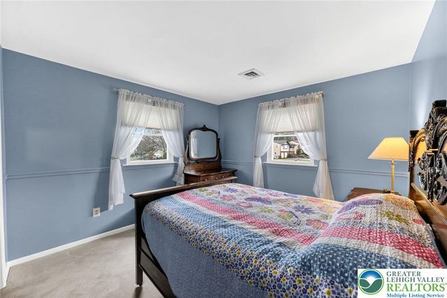 1873 Molinaro Drive, South Whitehall Twp, PA 18104