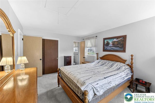 1873 Molinaro Drive, South Whitehall Twp, PA 18104