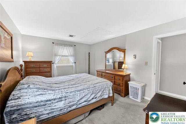 1873 Molinaro Drive, South Whitehall Twp, PA 18104