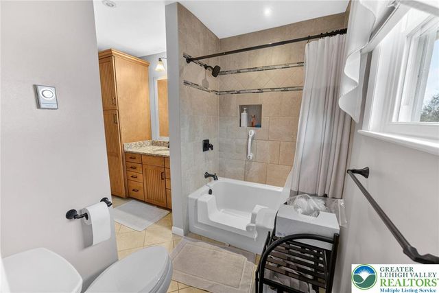 1873 Molinaro Drive, South Whitehall Twp, PA 18104