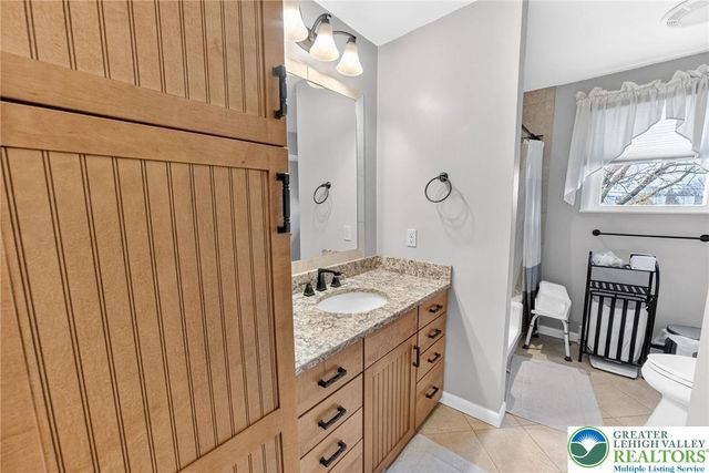 1873 Molinaro Drive, South Whitehall Twp, PA 18104