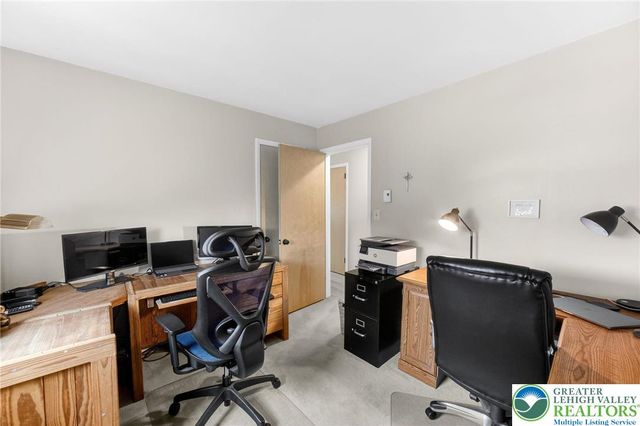 1873 Molinaro Drive, South Whitehall Twp, PA 18104