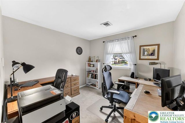 1873 Molinaro Drive, South Whitehall Twp, PA 18104