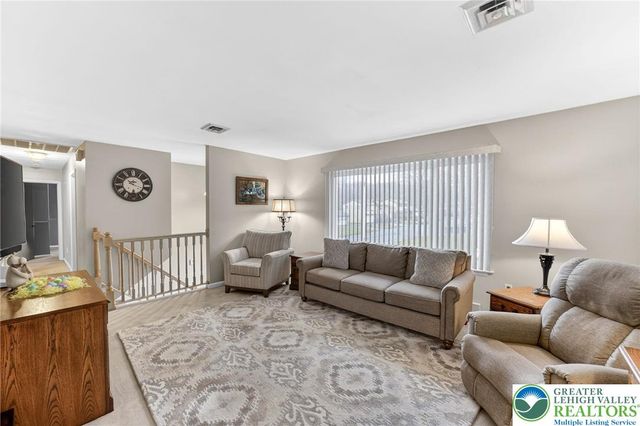 1873 Molinaro Drive, South Whitehall Twp, PA 18104