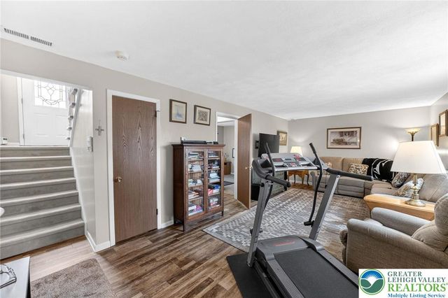 1873 Molinaro Drive, South Whitehall Twp, PA 18104