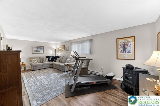 1873 Molinaro Drive, South Whitehall Twp, PA 18104