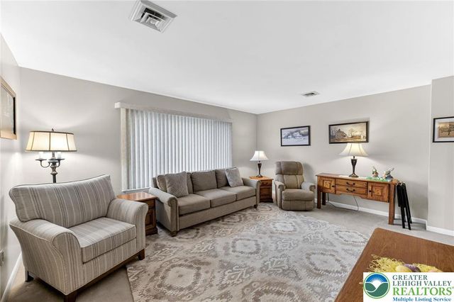 1873 Molinaro Drive, South Whitehall Twp, PA 18104