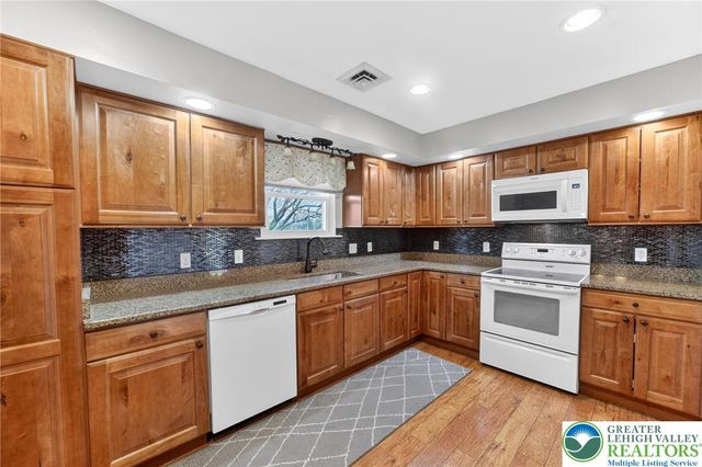 1873 Molinaro Drive, South Whitehall Twp, PA 18104