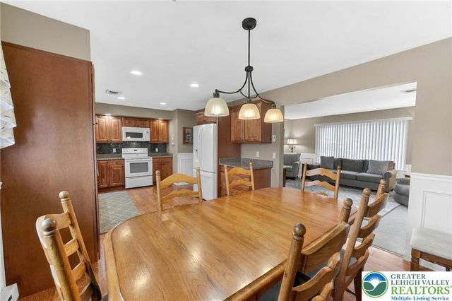 1873 Molinaro Drive, South Whitehall Twp, PA 18104