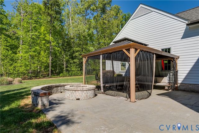 1712 Tulip Hill Dr, Midlothian, VA 23112
