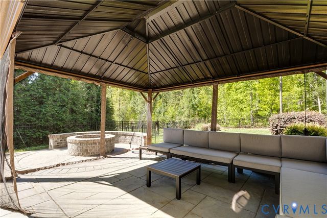 1712 Tulip Hill Dr, Midlothian, VA 23112