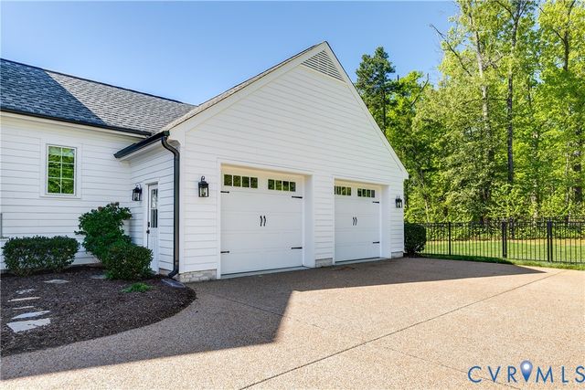 1712 Tulip Hill Dr, Midlothian, VA 23112