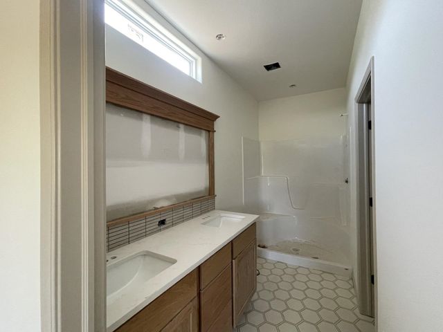 1980 E Limestone St, Andover, KS 67002