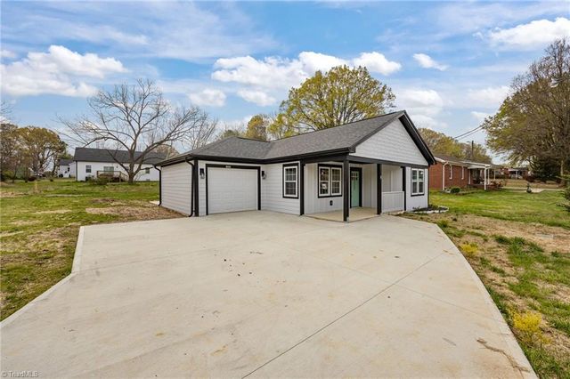 122 S School Street, Burlington, NC 27217