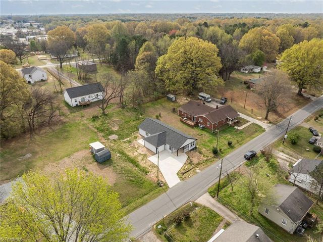 122 S School Street, Burlington, NC 27217