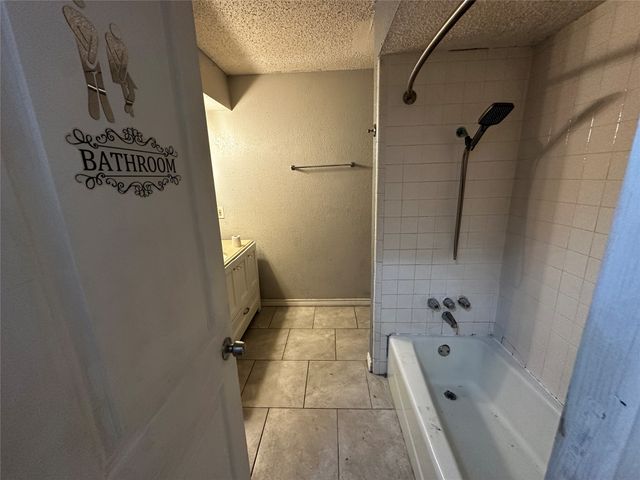 208 Connie Drive, Desoto, TX 75115