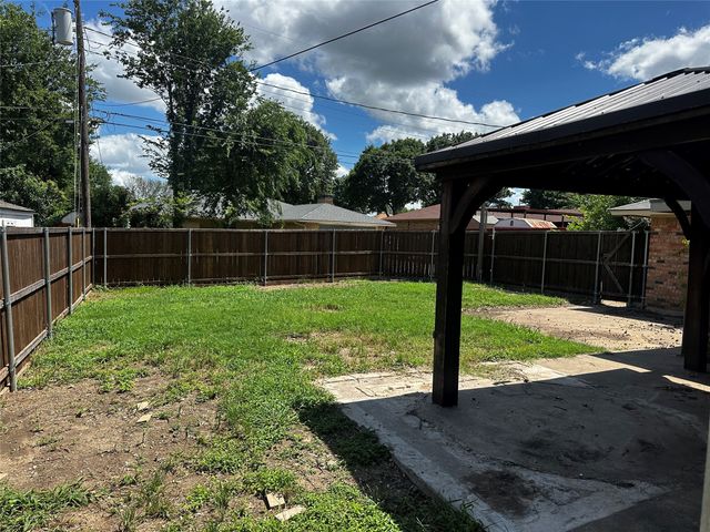 208 Connie Drive, Desoto, TX 75115