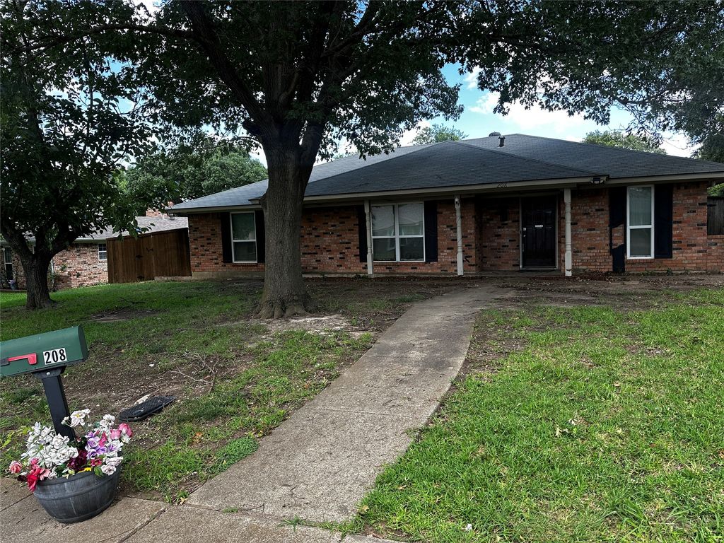 208 Connie Drive, Desoto, TX 75115