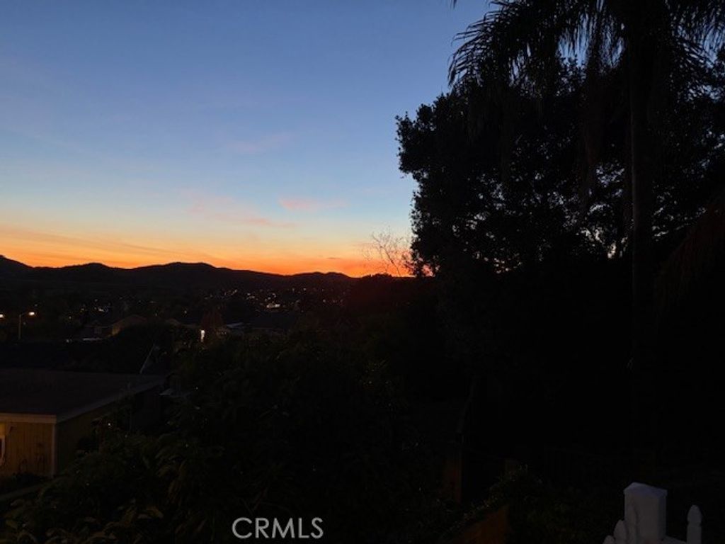 729 La Grange, Newbury Park (thousand Oaks), CA 91320