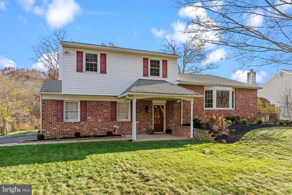 292 OLD MILL DR, Langhorne, PA 19047